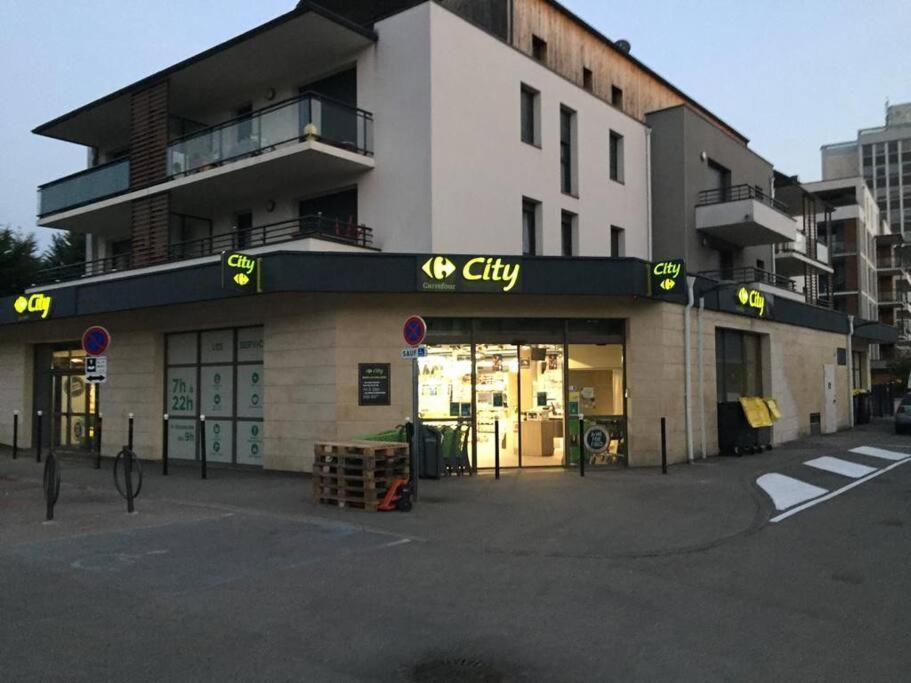 Logement A Brive Avec Terrasse Et Climatisation - Pres De La Gare Et Du Centre-Ville - Wifi Et Stationnement Gratuit Exterior foto
